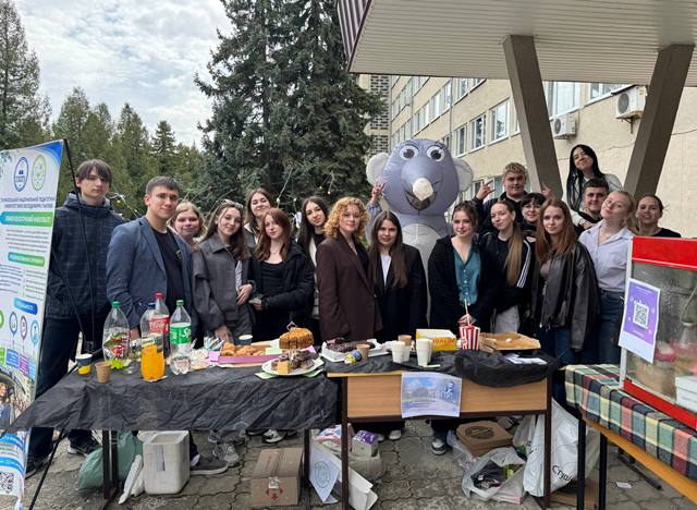 Студентська локація на ярмарці на підтримку ЗСУ в межах Дня університету 